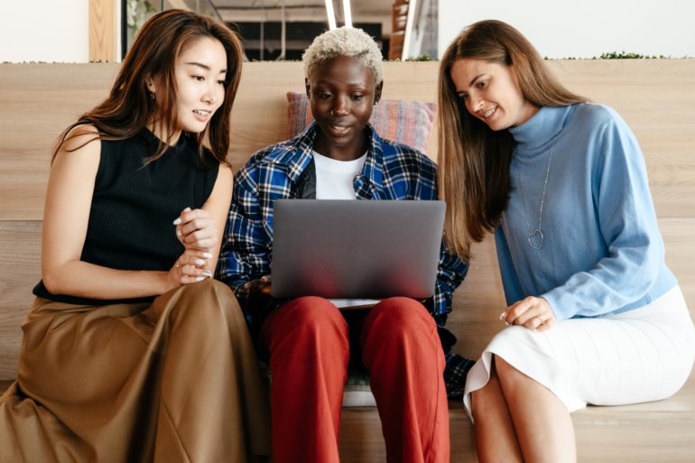 3 women looking at a laptop